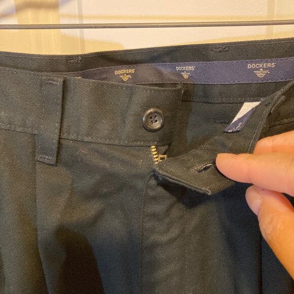 NEW Men's Black Dockers Original Khaki Relaxed Fit, 30x32 - Picture 4 of 7